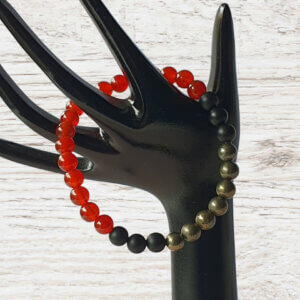 Onyx, Pyrite and Carnelian gemstone stretch bracelet may be suitable for people who have a metal allergy.