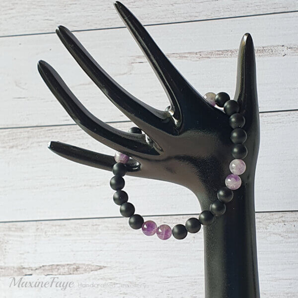 This Chevron Amethyst & Onyx gemstone stretch bracelet is suitable for people who have a metal allergy.