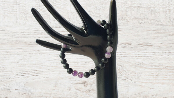 This Chevron Amethyst & Onyx gemstone stretch bracelet is suitable for people who have a metal allergy.