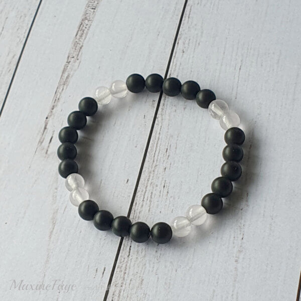 This Rose Quartz & Black Onyx Bracelet gemstone stretch bracelet is suitable for people who have a metal allergy.